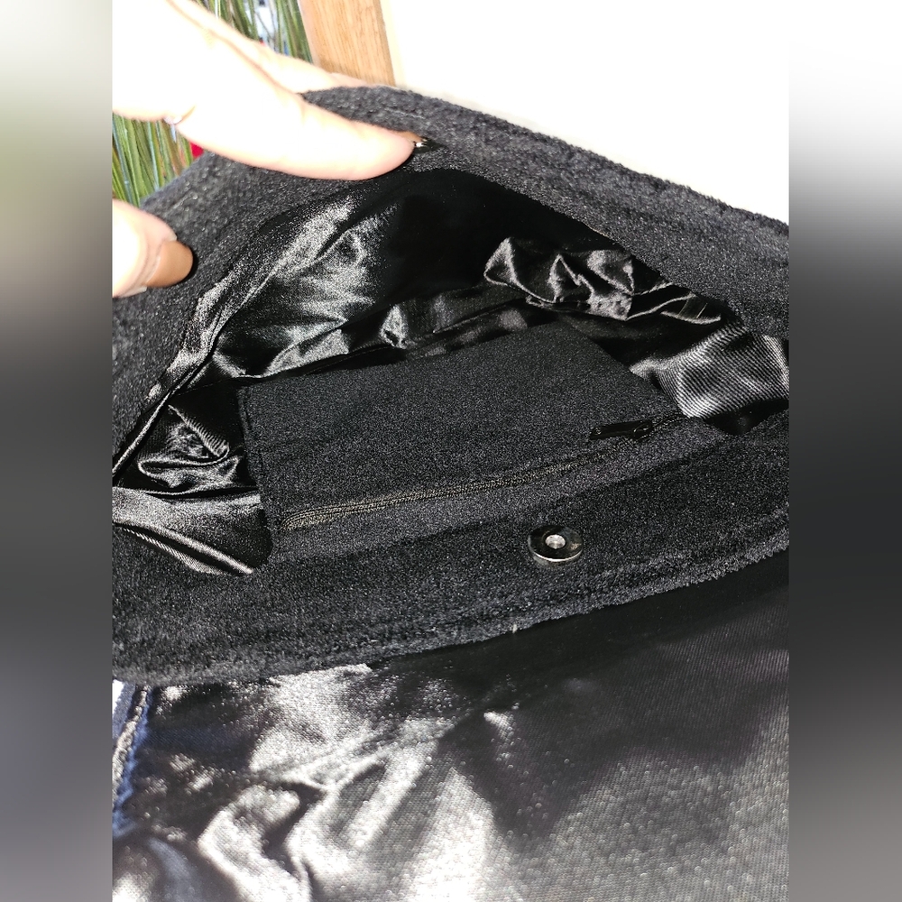 🖤 Chanel Crossbody Bag 🖤 - Picture 9 of 16